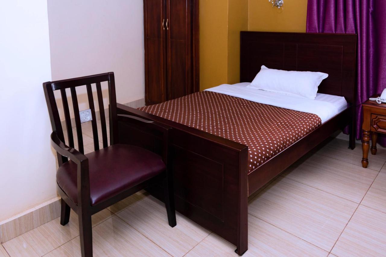 Diamonds Hotel Kampala Zewnętrze zdjęcie