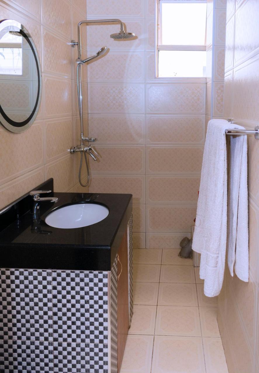 Diamonds Hotel Kampala Zewnętrze zdjęcie